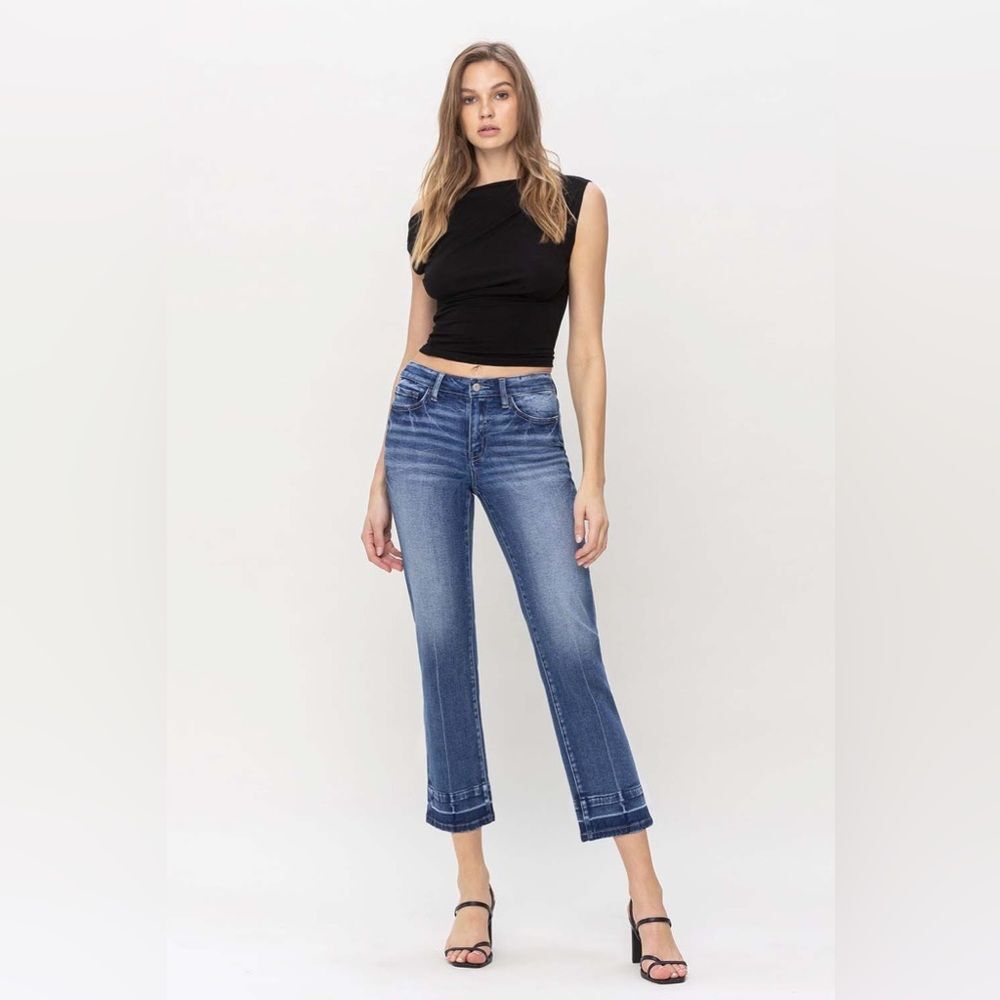 Flying Monkey - MID RISE STRAIGHT JEANS WITH HEM DETAILS - Size 30